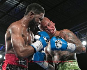 charles-lands-uppercut-on-vazquez